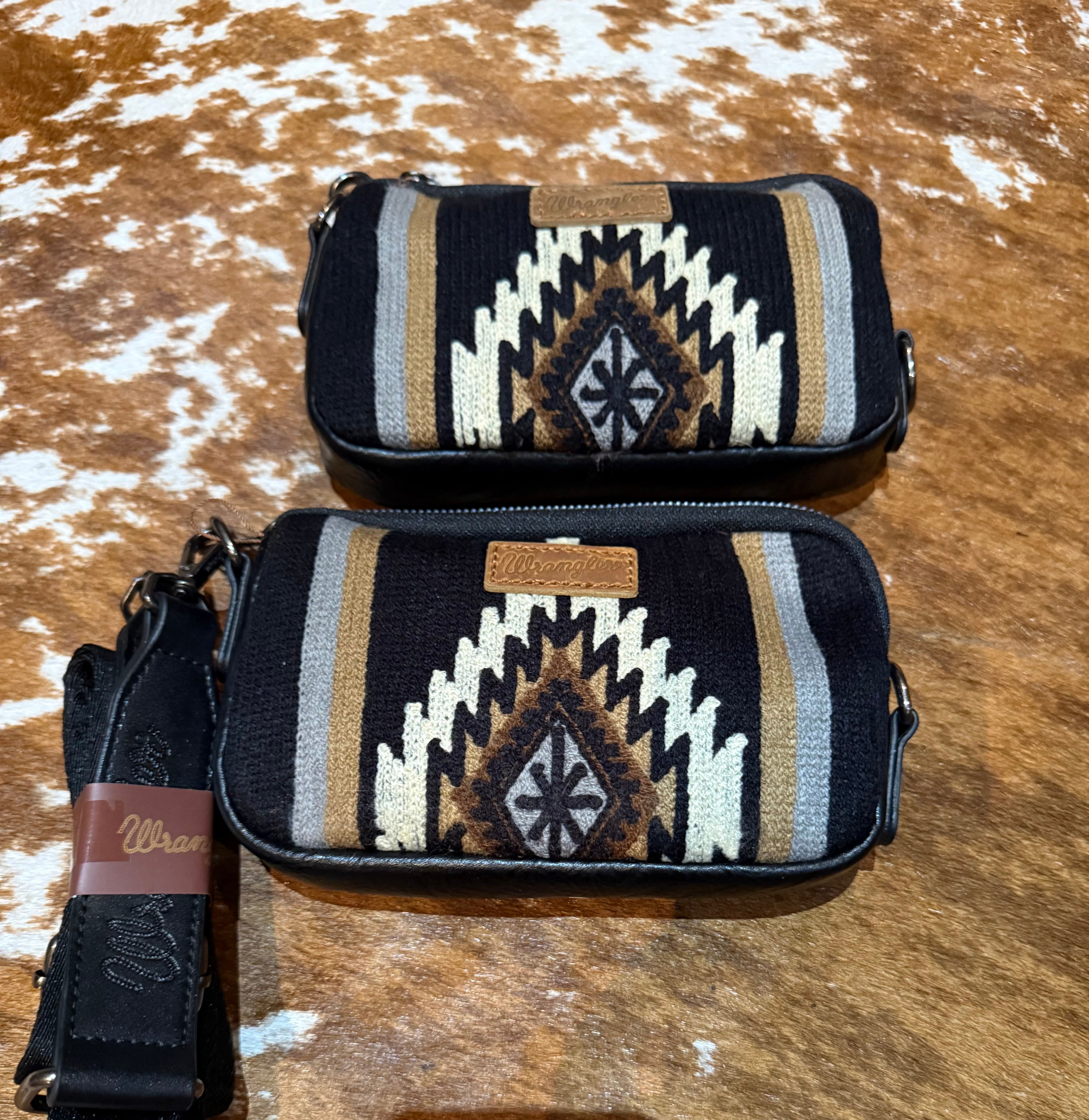 Southwest knitted wallet – Southwest Bedazzle