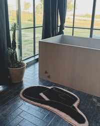 Moody Cowboy hat Rug in black