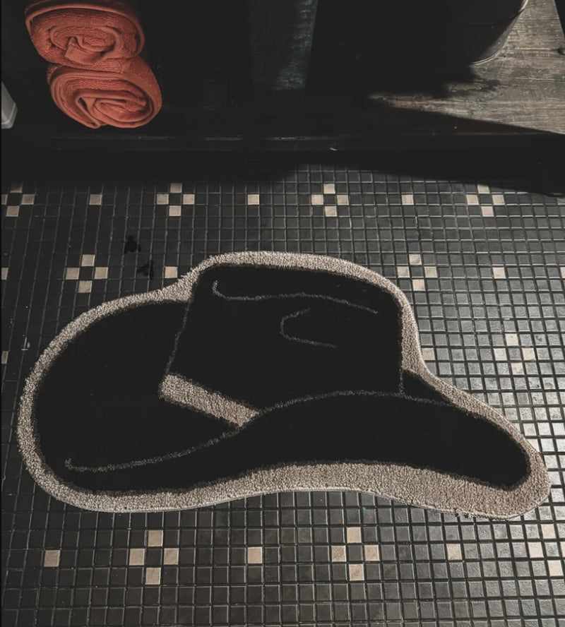 Moody Cowboy hat Rug in black