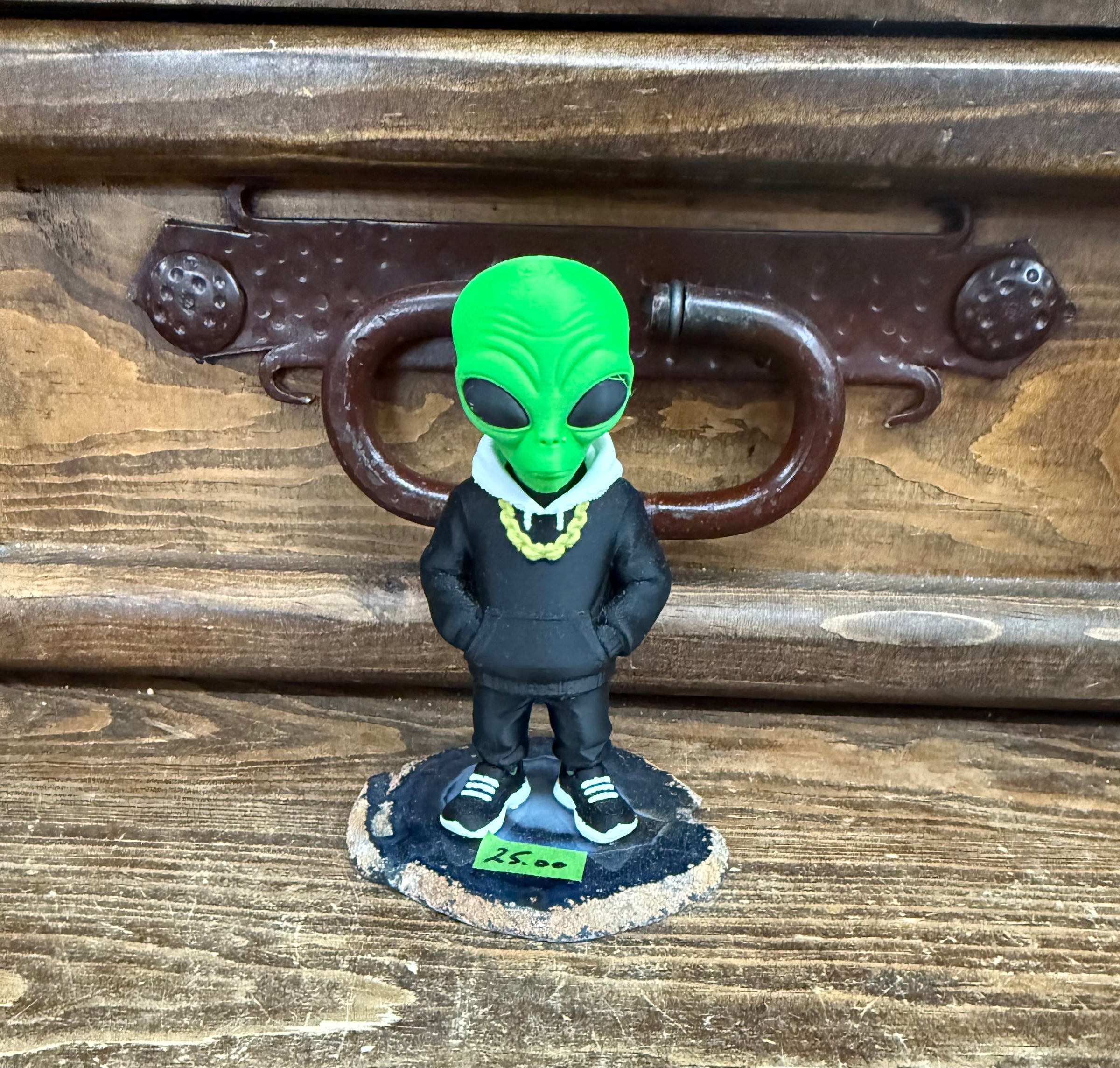 Alien gangster 3D printed on slab