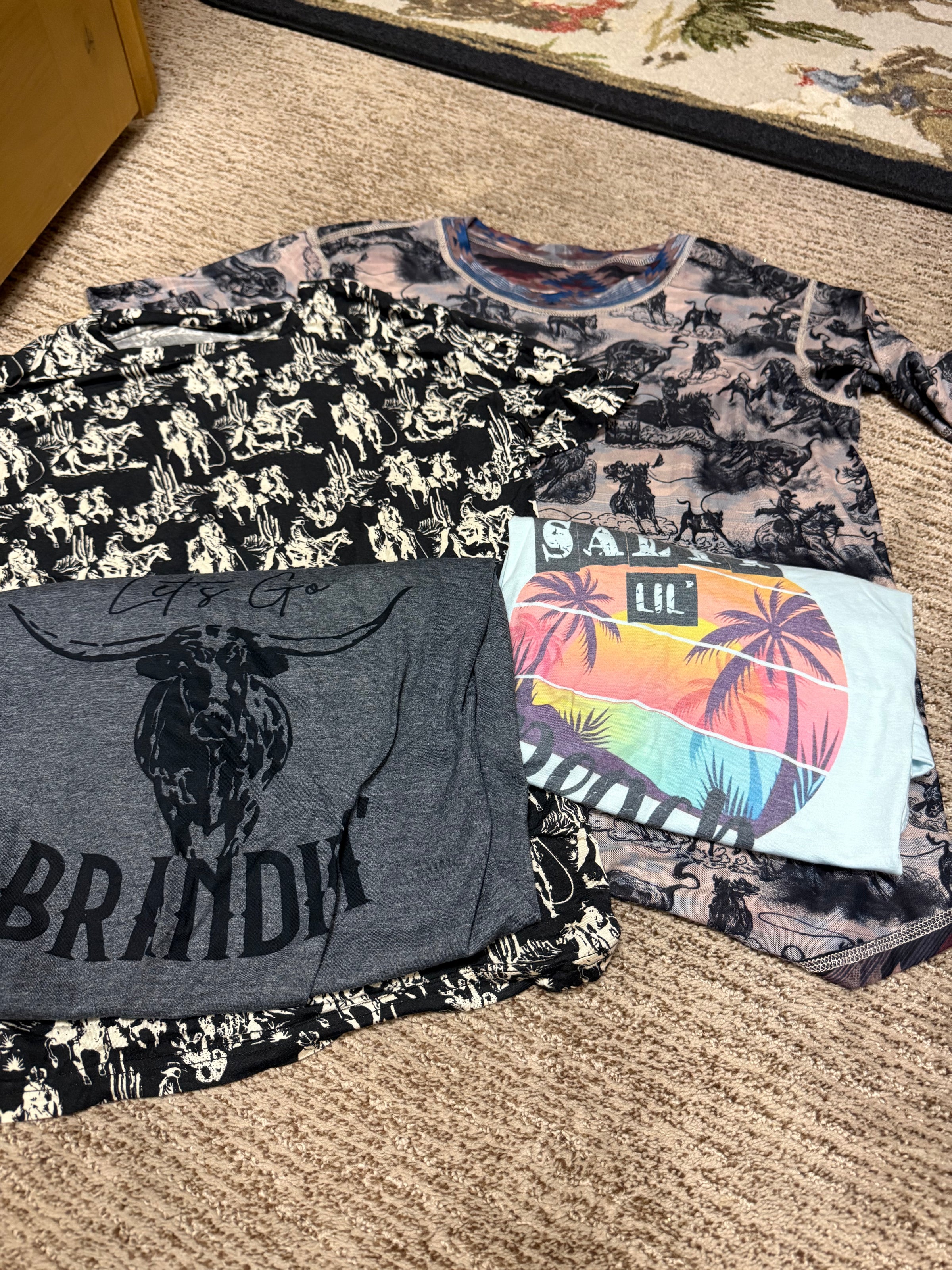 New 4 pack of short sleeves size L