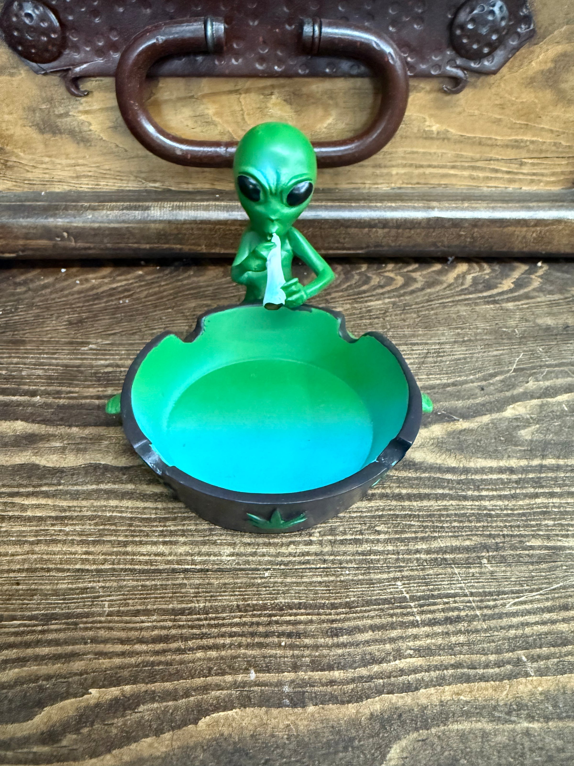 Alien ash tray