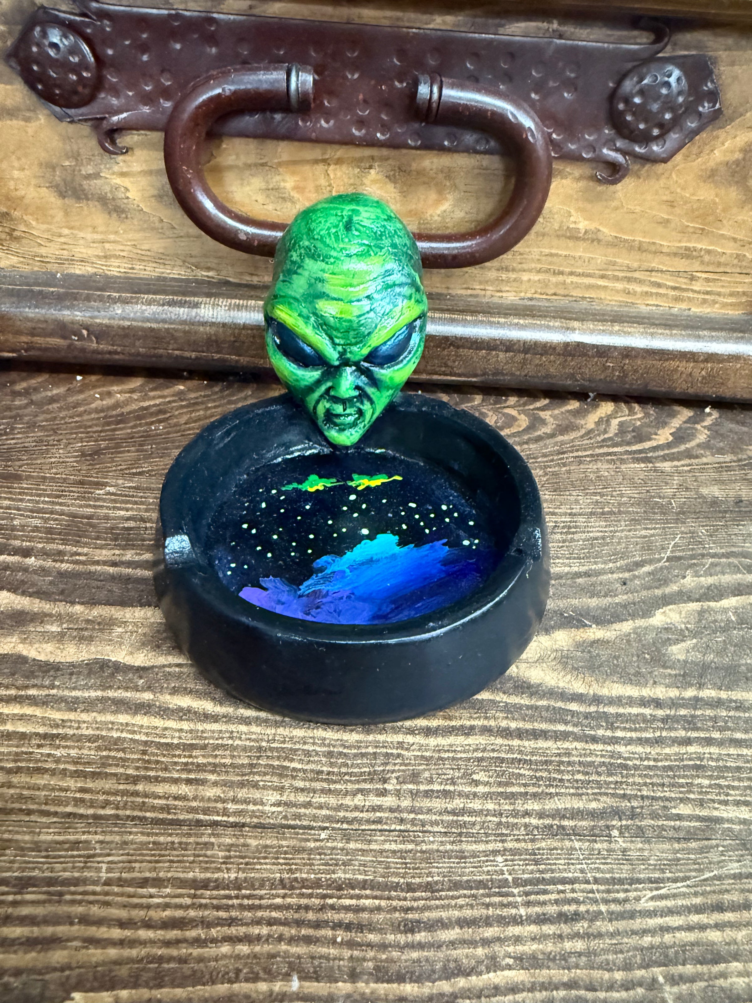 Alien ash tray
