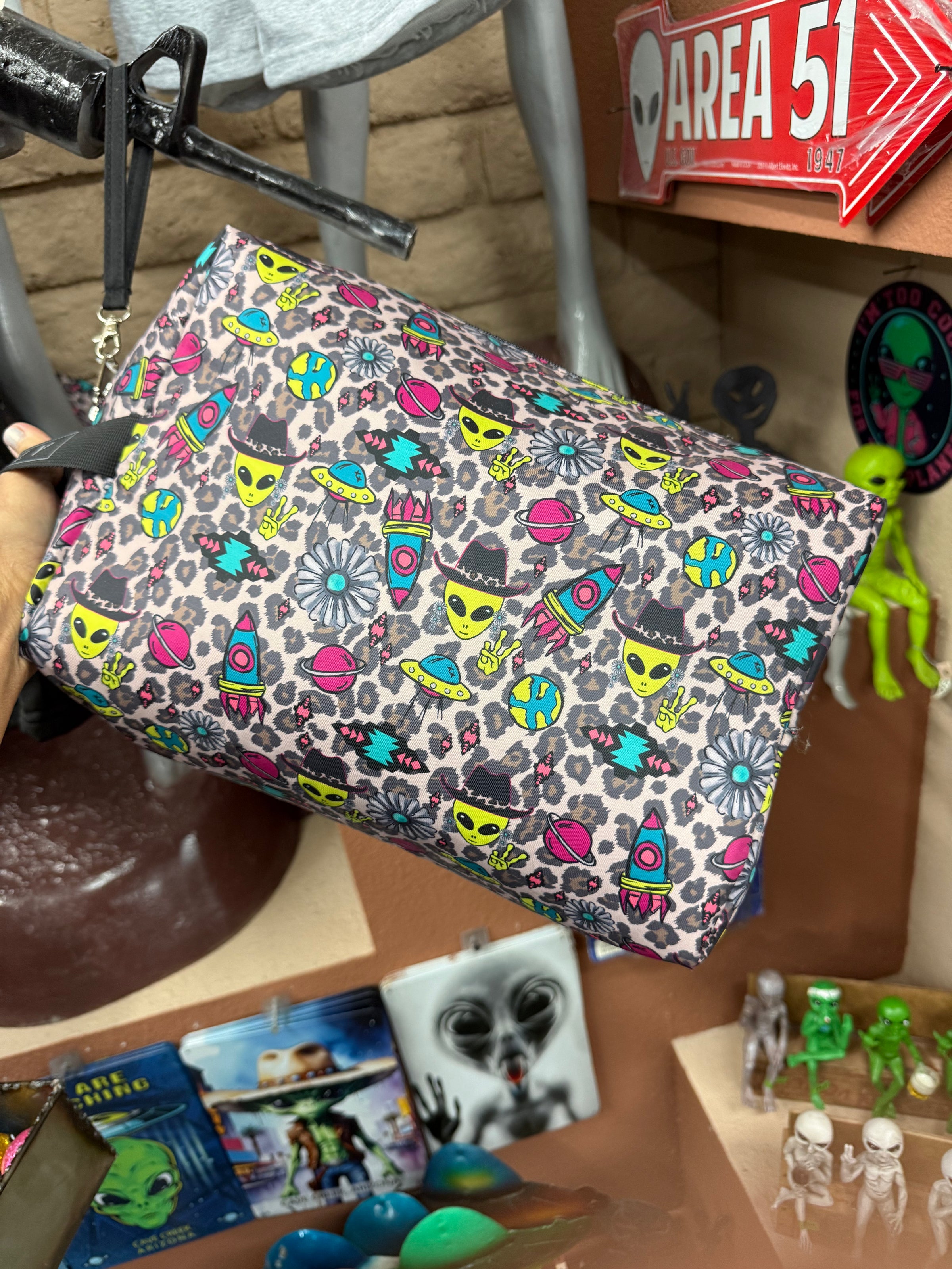 Large Alien Traveler bag zips