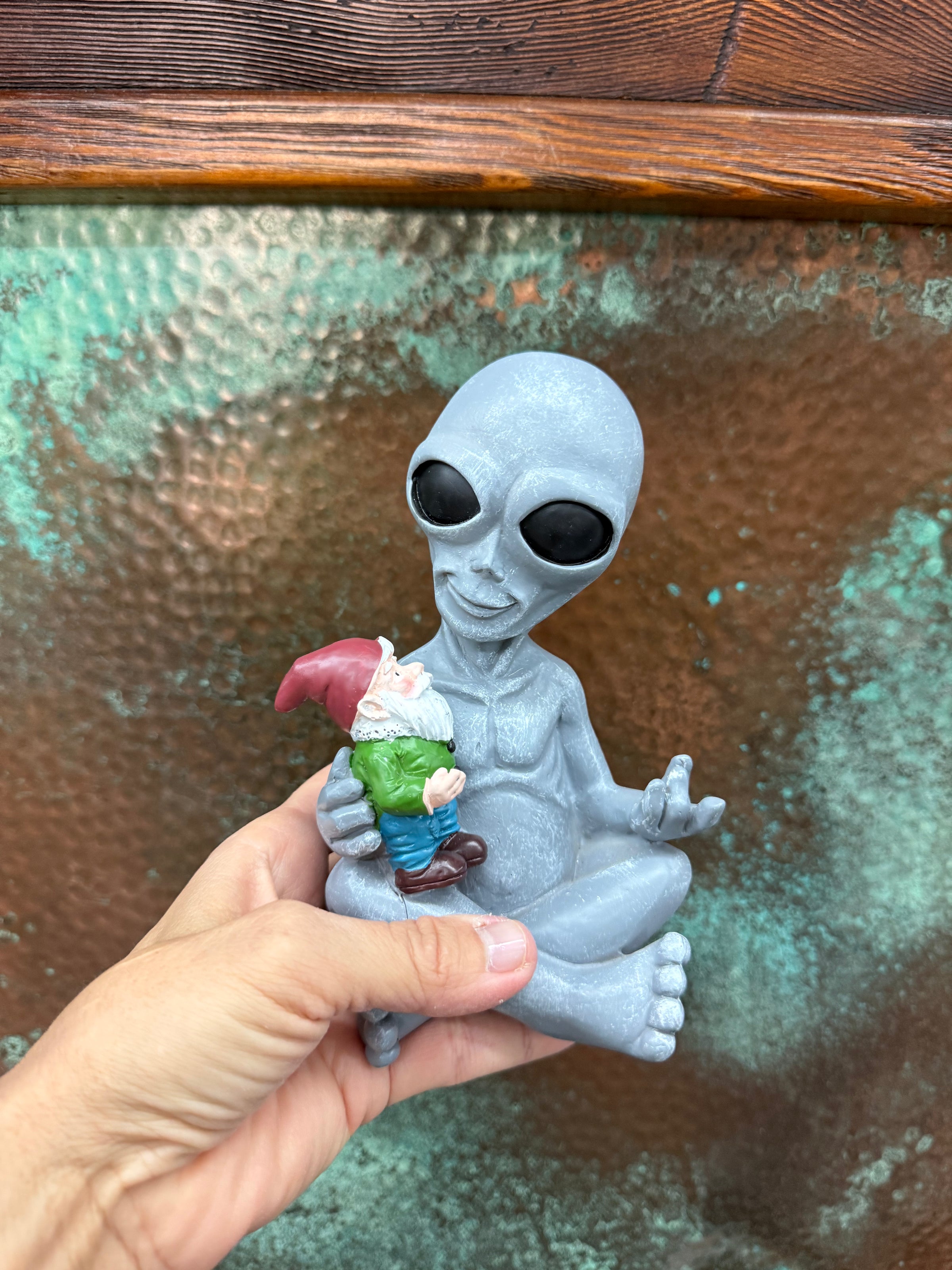 Alien with gnome resin