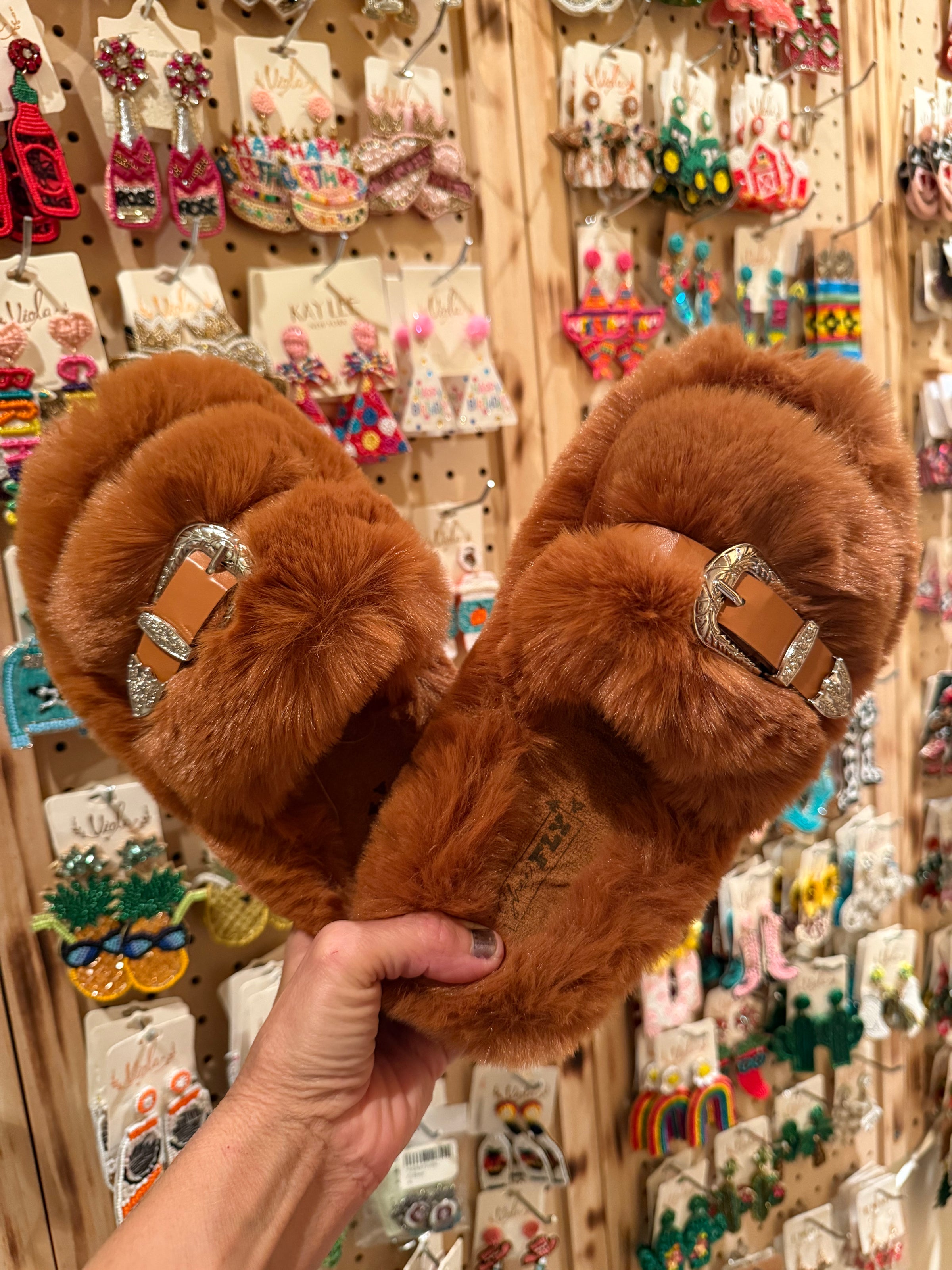 Fuzzy buckle slippers SIZE 7/8