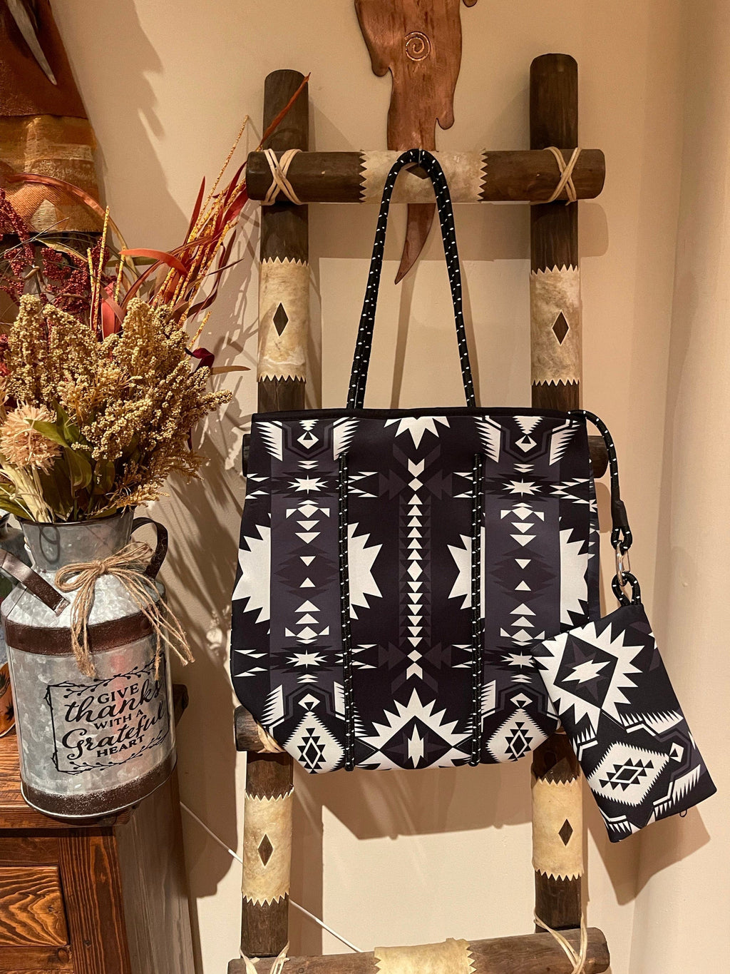 XL Black aztec TOTE & WRISTLET – Southwest Bedazzle