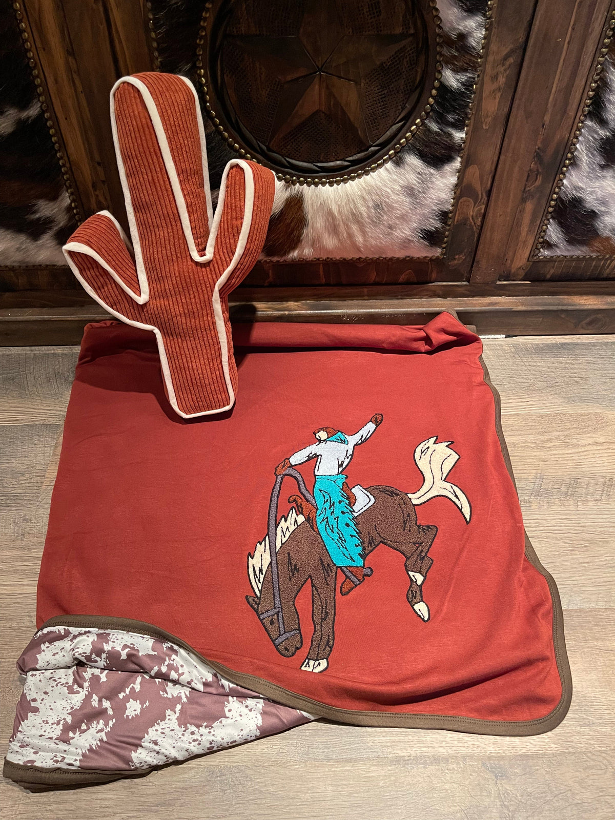 Large Bronc stompin Chenille BLANKET Southwest Bedazzle blankets/slippers