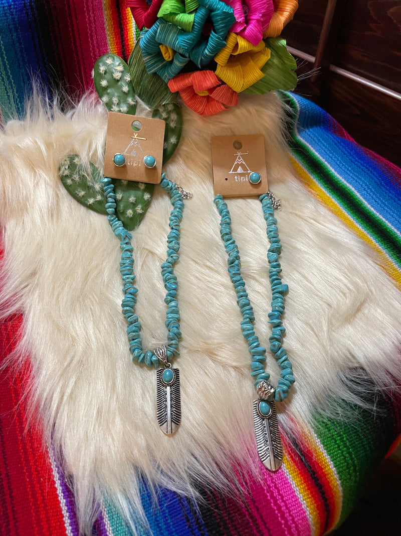 Turquoise chip feather short necklace Southwest Bedazzle jewelz
